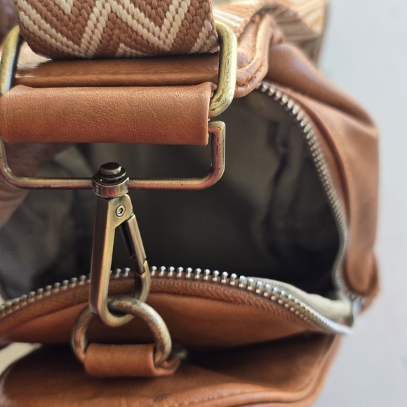 Sling Bag Brown Crossbody Pockets Credit Card Holder Zippers Faux Leather Lined - Picture 8 of 15